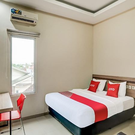 Oyo 90986 Hotel Srikandi Adisucipto Kalasan Экстерьер фото