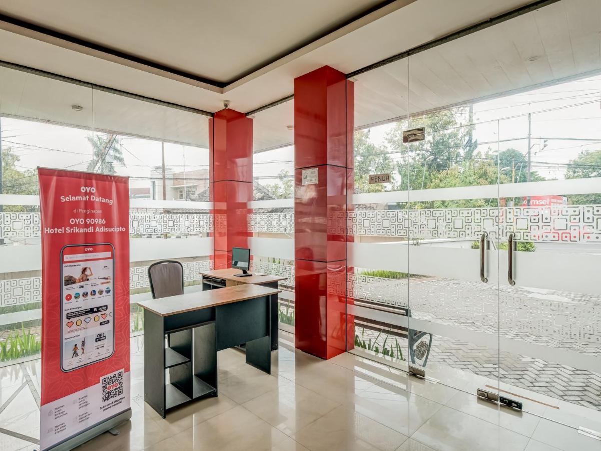 Oyo 90986 Hotel Srikandi Adisucipto Kalasan Экстерьер фото