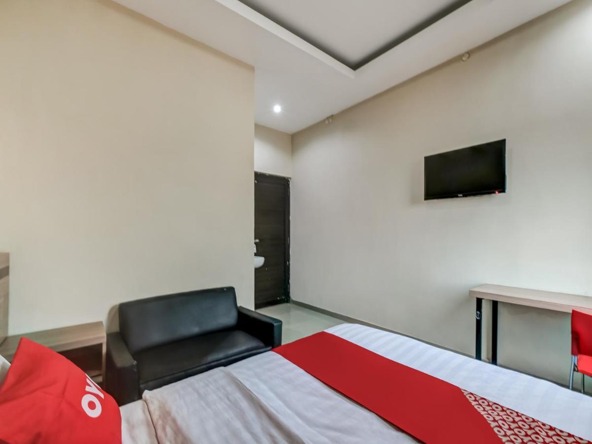 Oyo 90986 Hotel Srikandi Adisucipto Kalasan Экстерьер фото