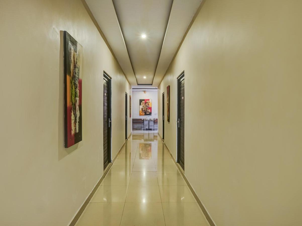 Oyo 90986 Hotel Srikandi Adisucipto Kalasan Экстерьер фото