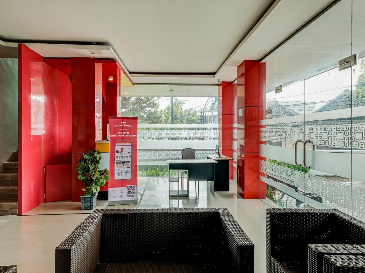 Oyo 90986 Hotel Srikandi Adisucipto Kalasan Экстерьер фото