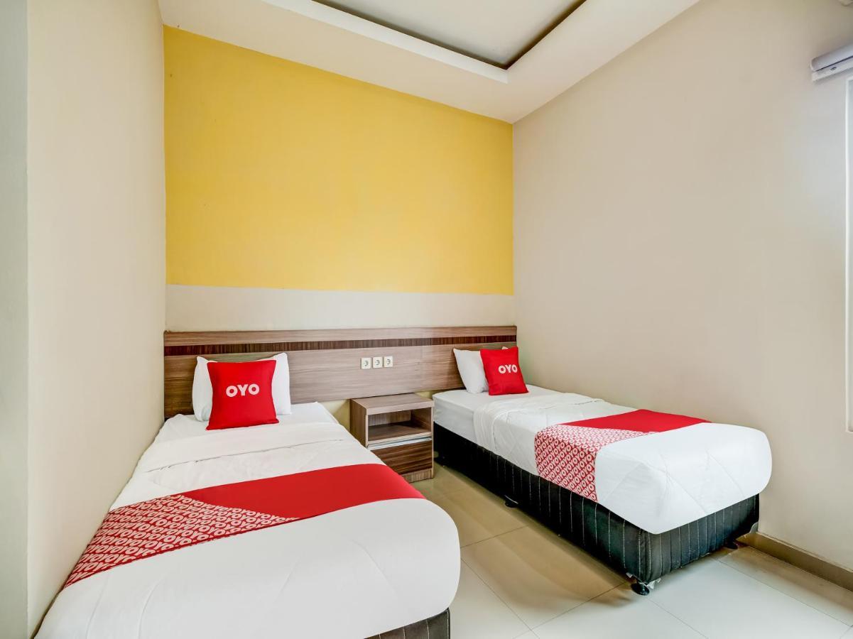 Oyo 90986 Hotel Srikandi Adisucipto Kalasan Экстерьер фото