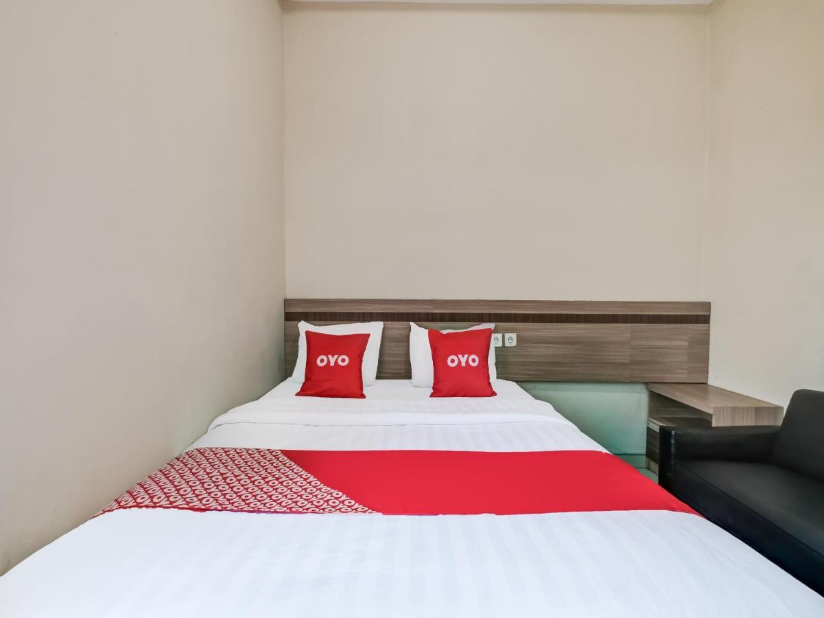 Oyo 90986 Hotel Srikandi Adisucipto Kalasan Экстерьер фото