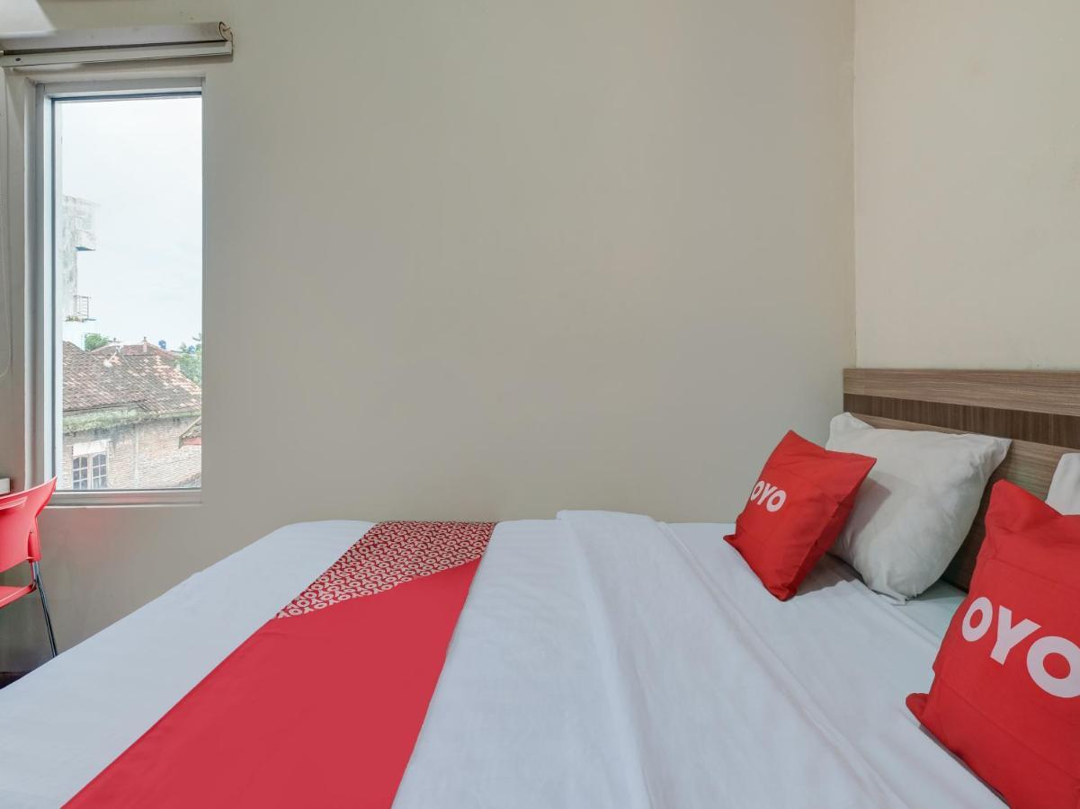 Oyo 90986 Hotel Srikandi Adisucipto Kalasan Экстерьер фото