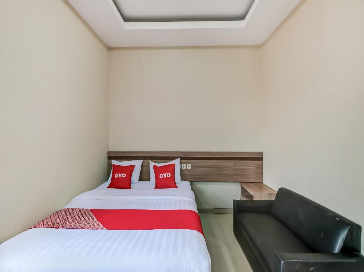 Oyo 90986 Hotel Srikandi Adisucipto Kalasan Экстерьер фото
