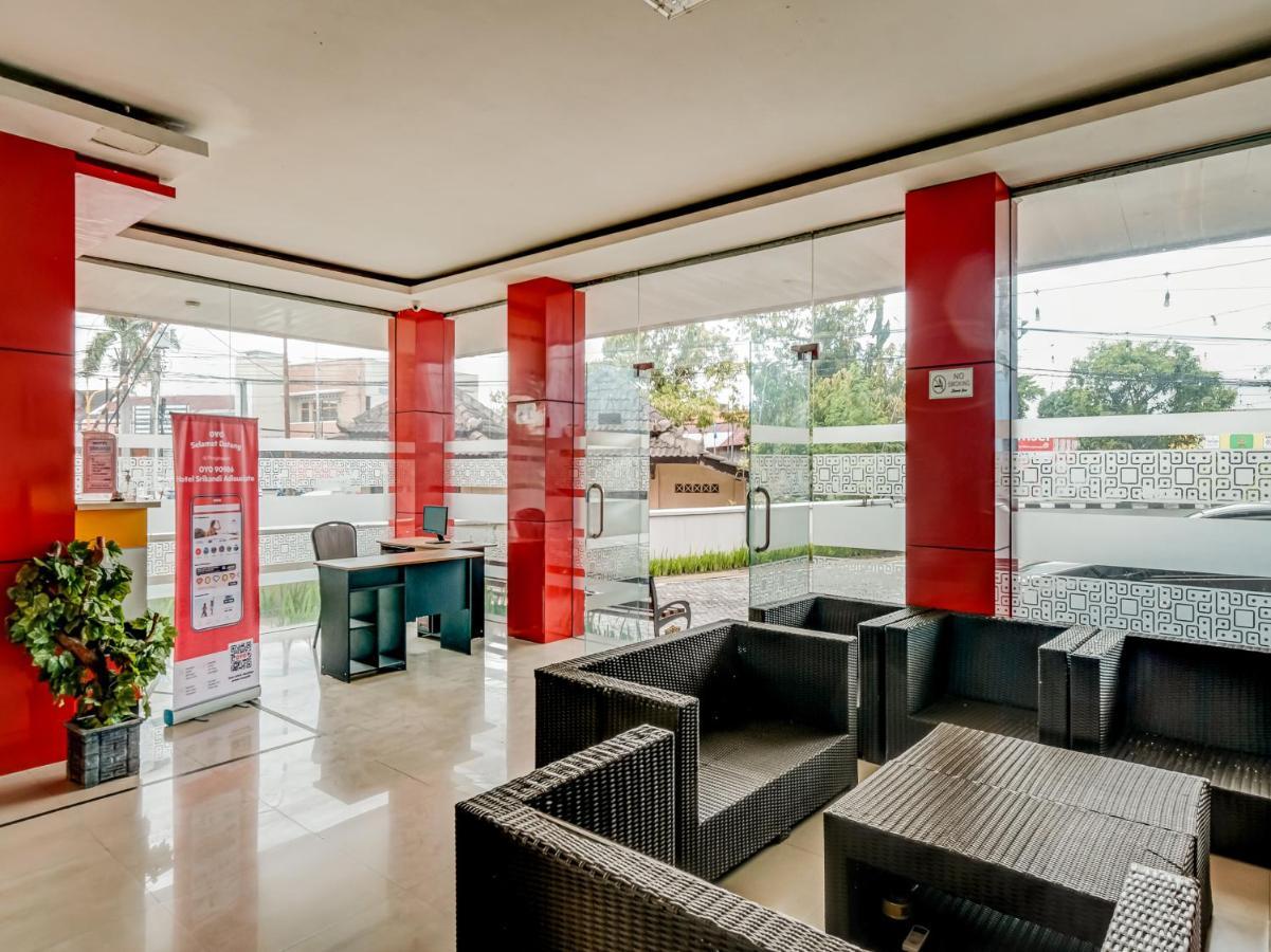 Oyo 90986 Hotel Srikandi Adisucipto Kalasan Экстерьер фото