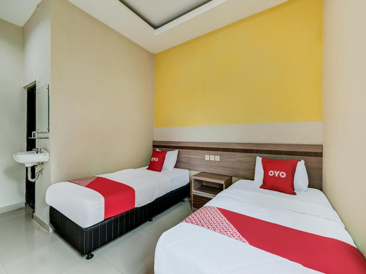 Oyo 90986 Hotel Srikandi Adisucipto Kalasan Экстерьер фото