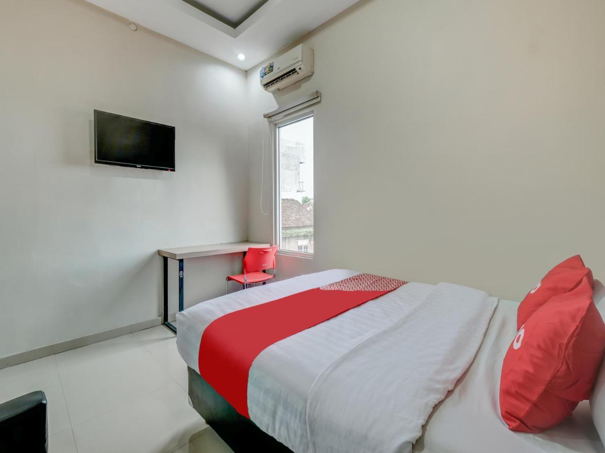 Oyo 90986 Hotel Srikandi Adisucipto Kalasan Экстерьер фото